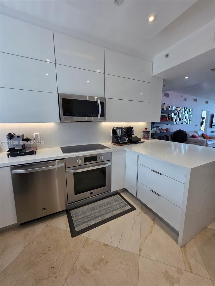 image Blue on the Bay33