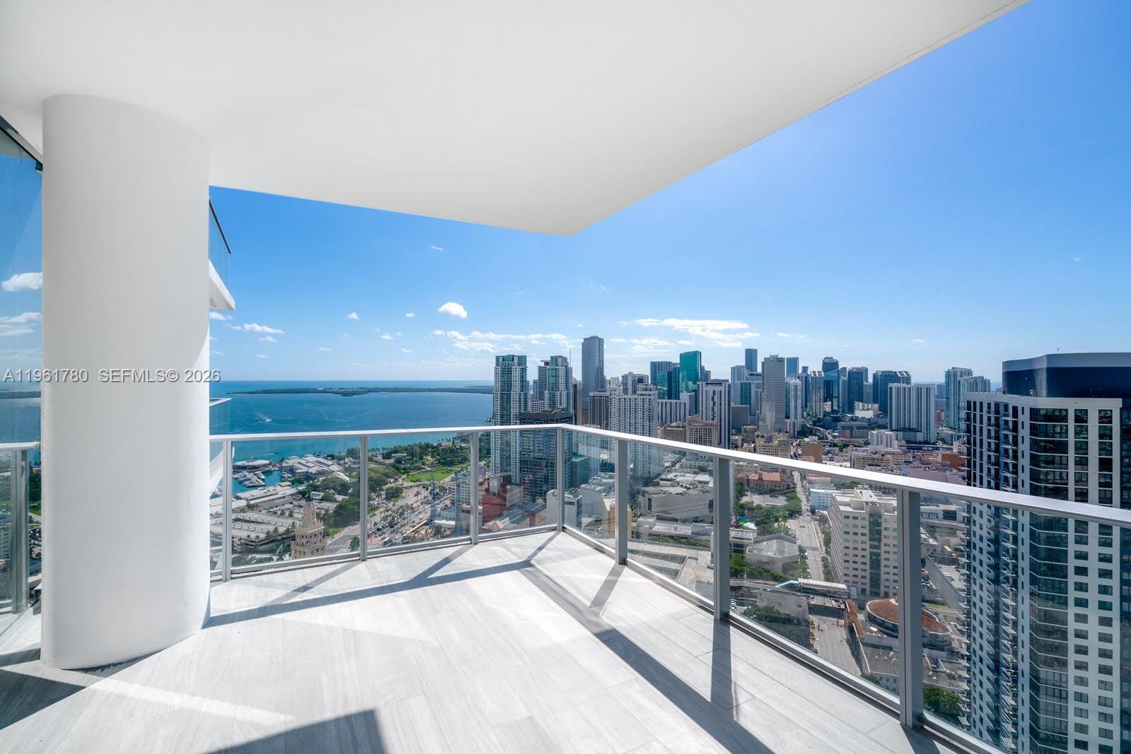 image Paramount Miami Worldcenter0