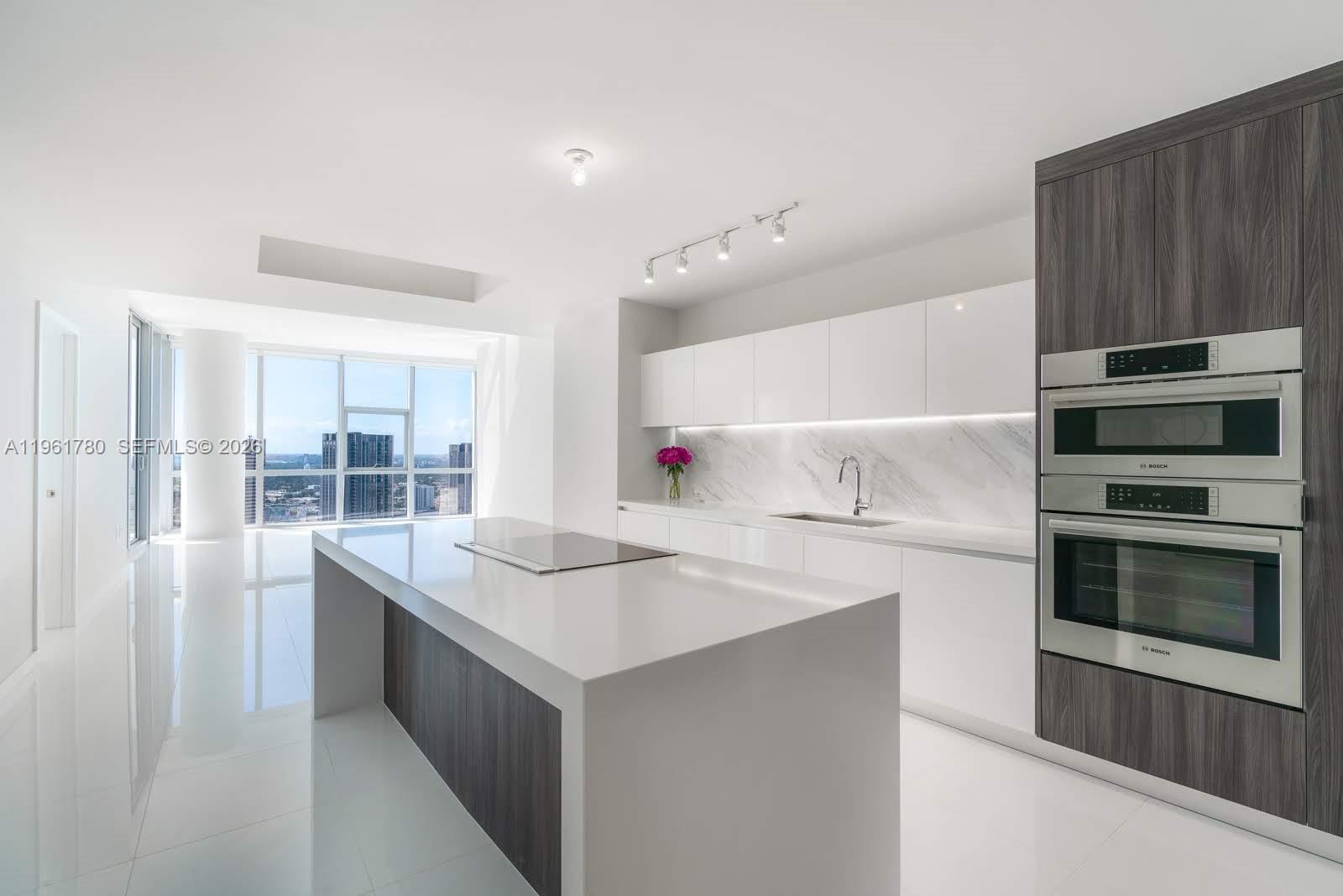 image Paramount Miami Worldcenter2