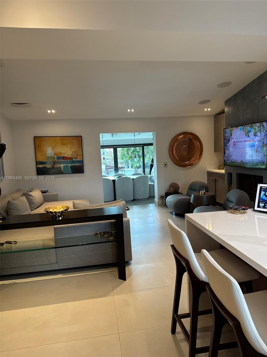 2543 Gulfstream Ln Fort Lauderdale, FL 33312