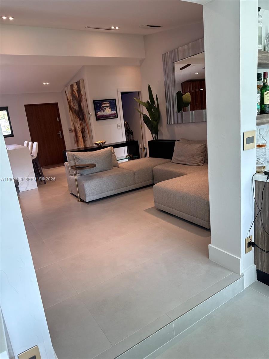 2543 Gulfstream Ln Fort Lauderdale, FL 33312