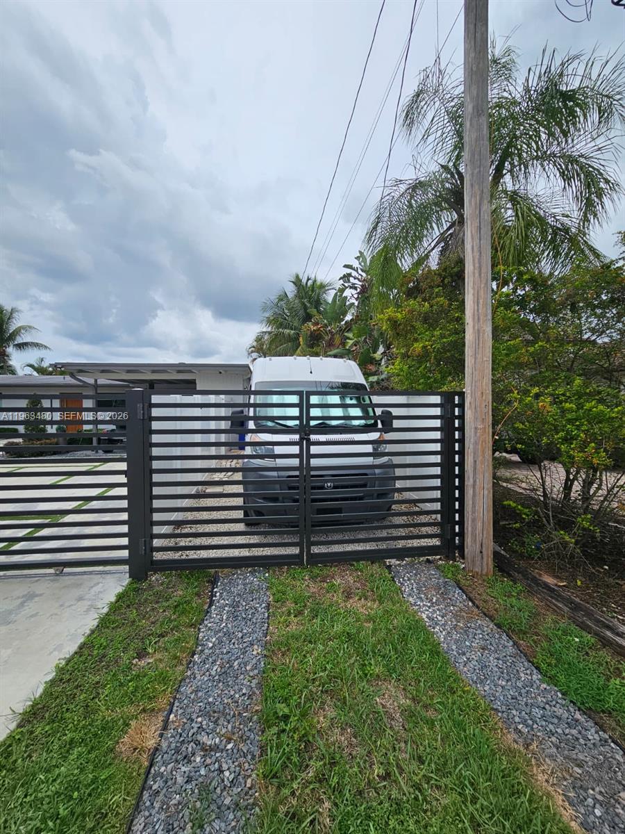 2543 Gulfstream Ln Fort Lauderdale, FL 33312