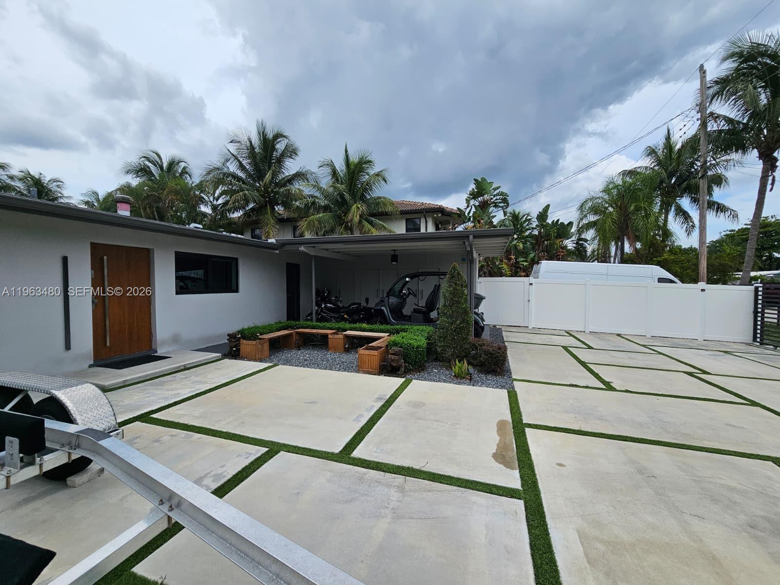 2543 Gulfstream Ln Fort Lauderdale, FL 33312