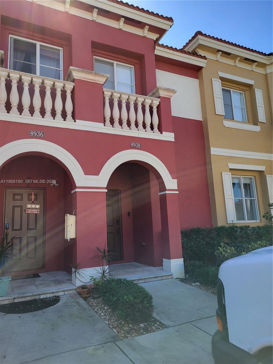 8938 SW 19th St #904