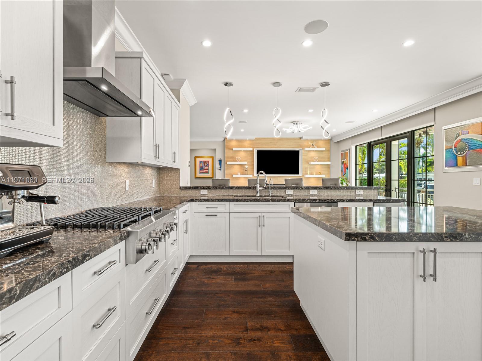 2512 SE 9th St Pompano Beach, FL 33062