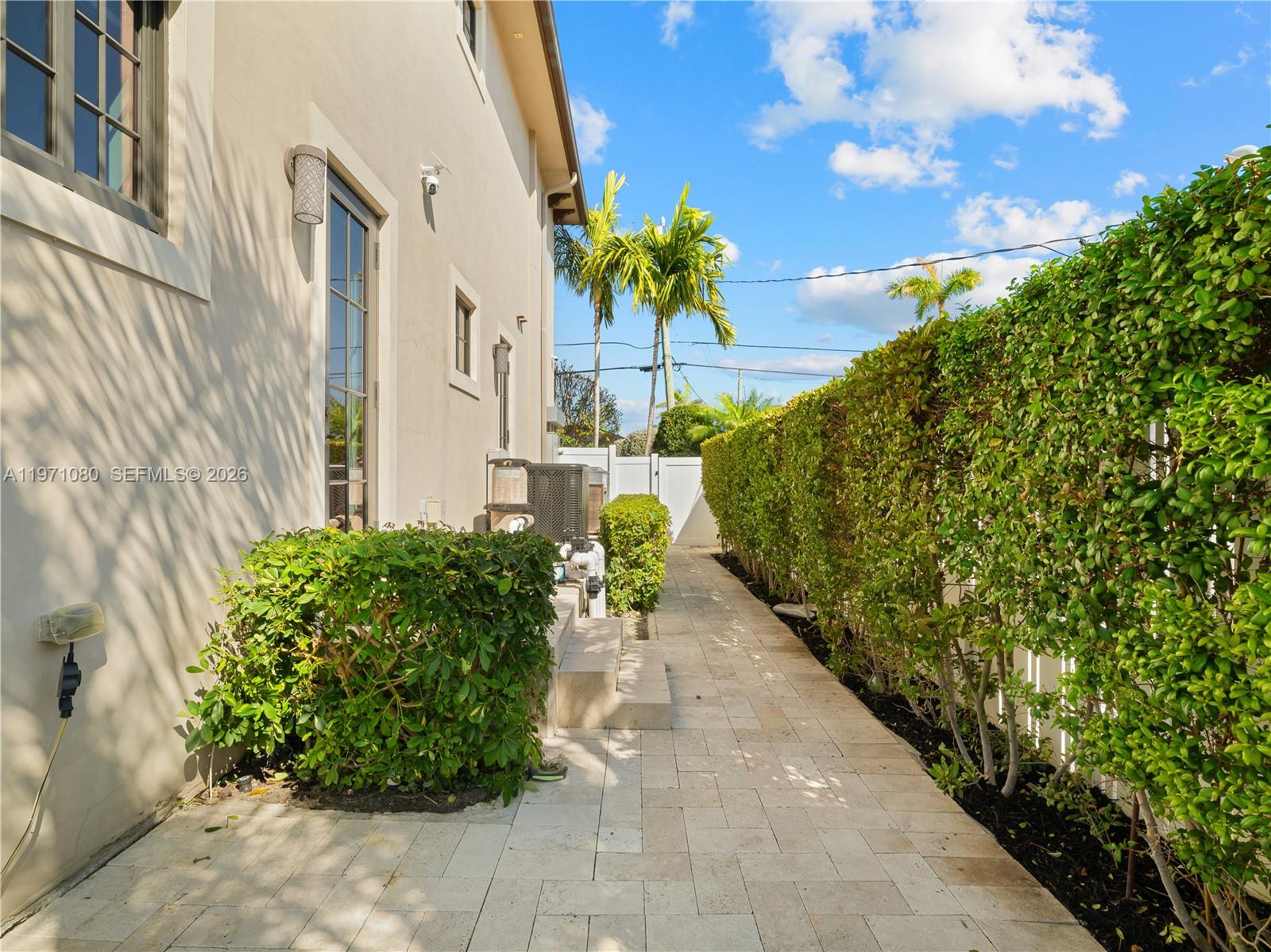 2512 SE 9th St Pompano Beach, FL 33062