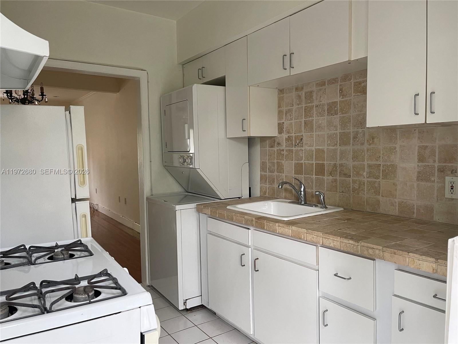 4780 Pine Tree Dr #8 Miami Beach, FL 33140