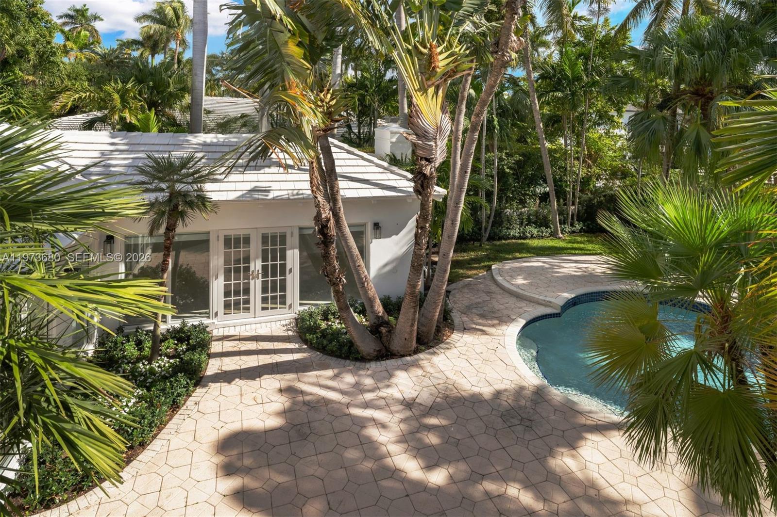 6675 Roxbury Ln Miami Beach, FL 33141