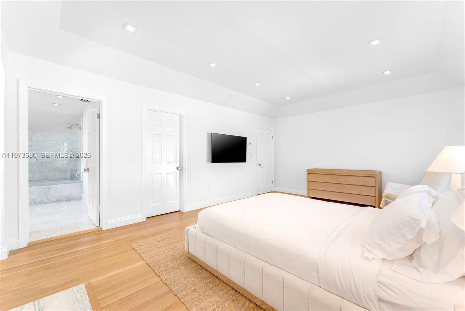 6675 Roxbury Ln Miami Beach, FL 33141