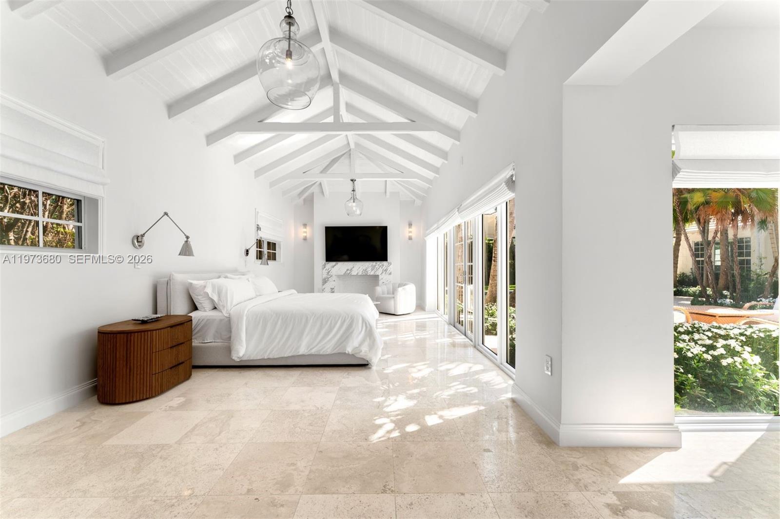 6675 Roxbury Ln Miami Beach, FL 33141