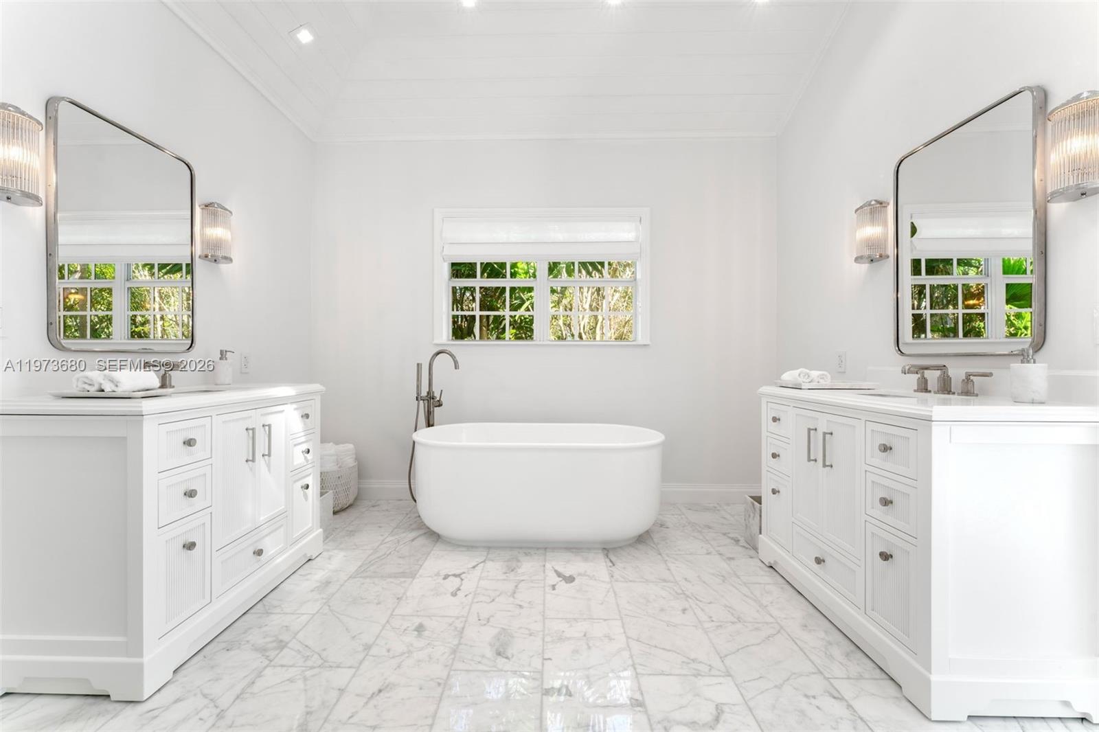 6675 Roxbury Ln Miami Beach, FL 33141