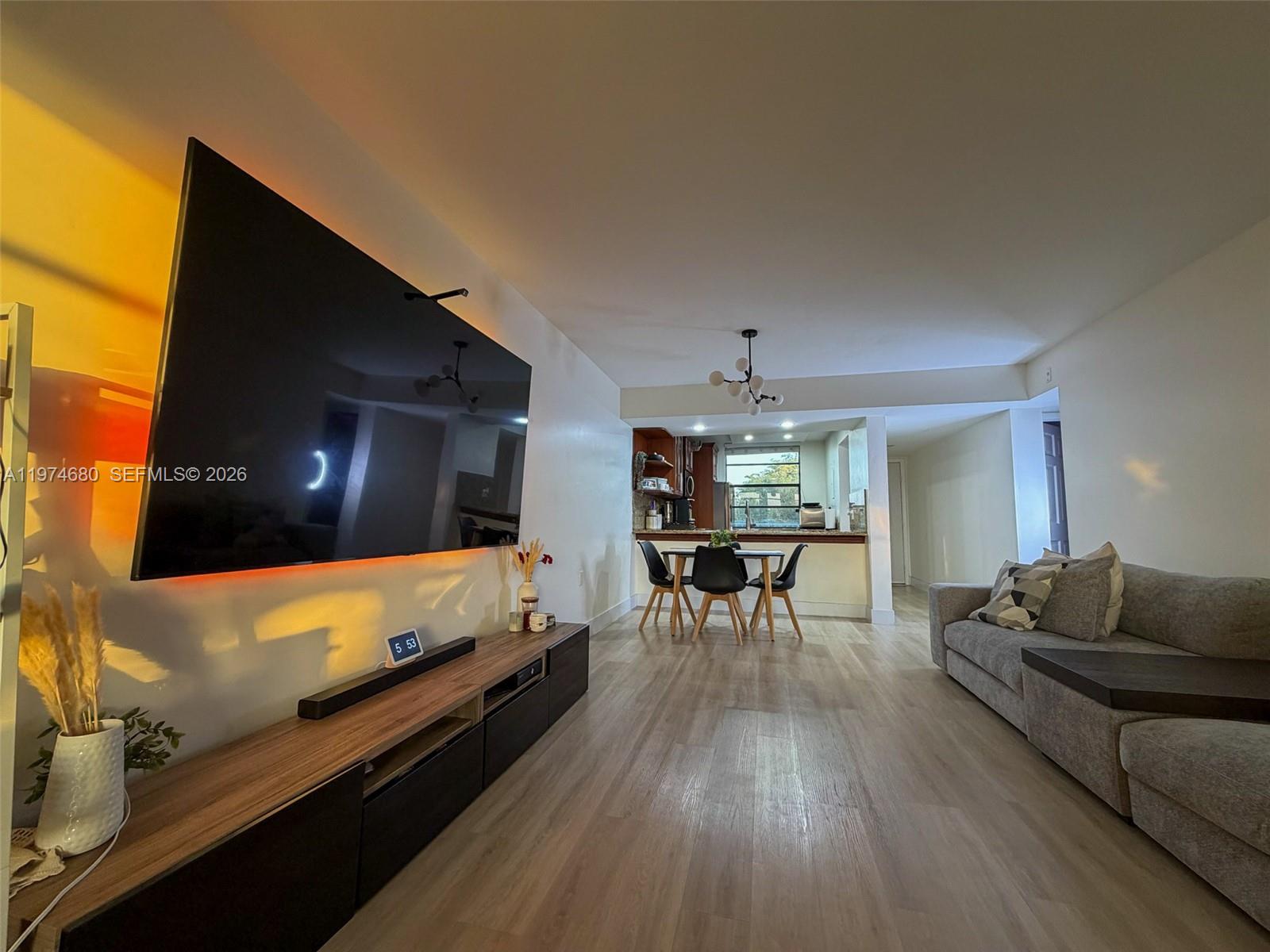 1709 Whitehall Dr #405