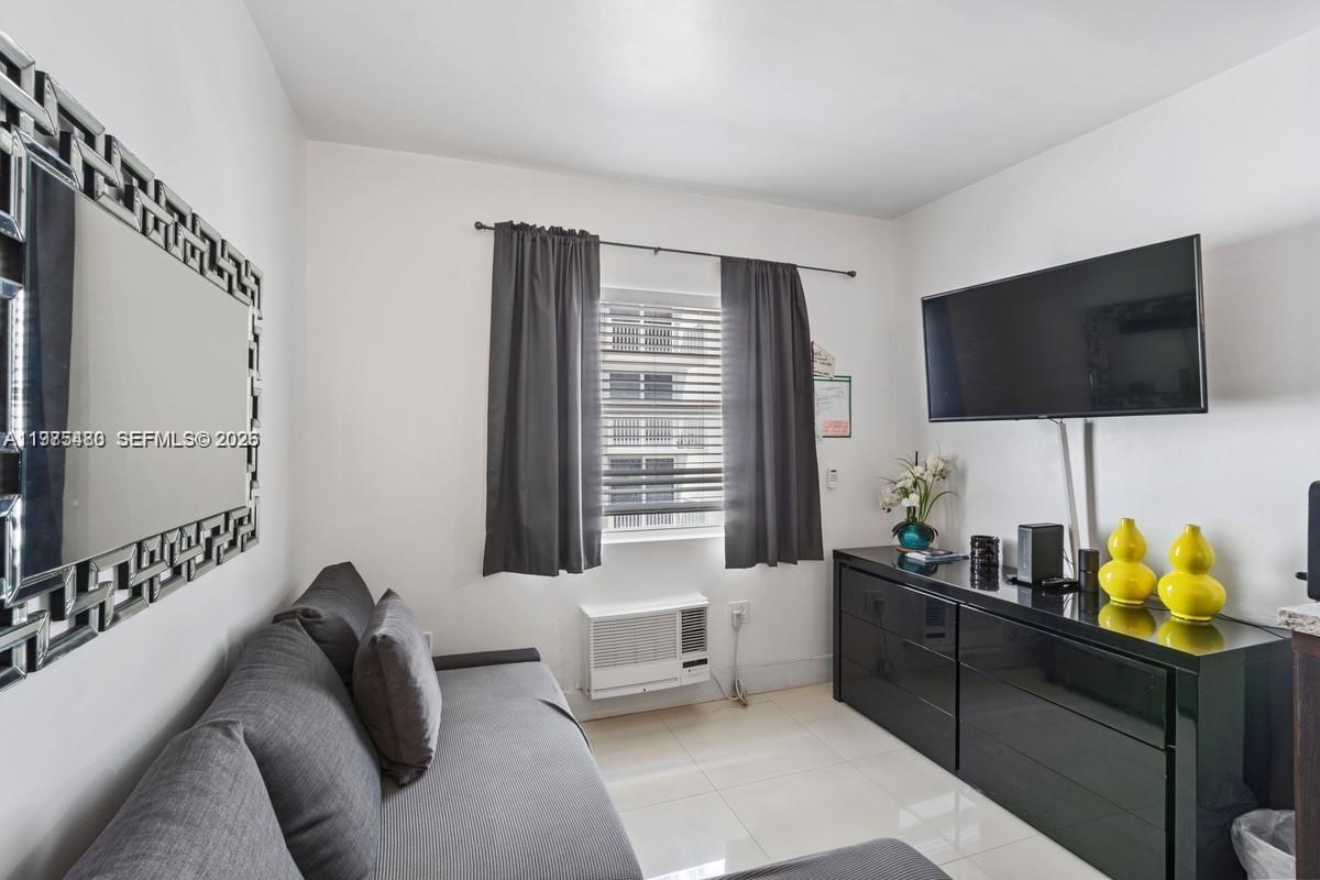 335 Ocean Dr #310 Miami Beach, FL 33139