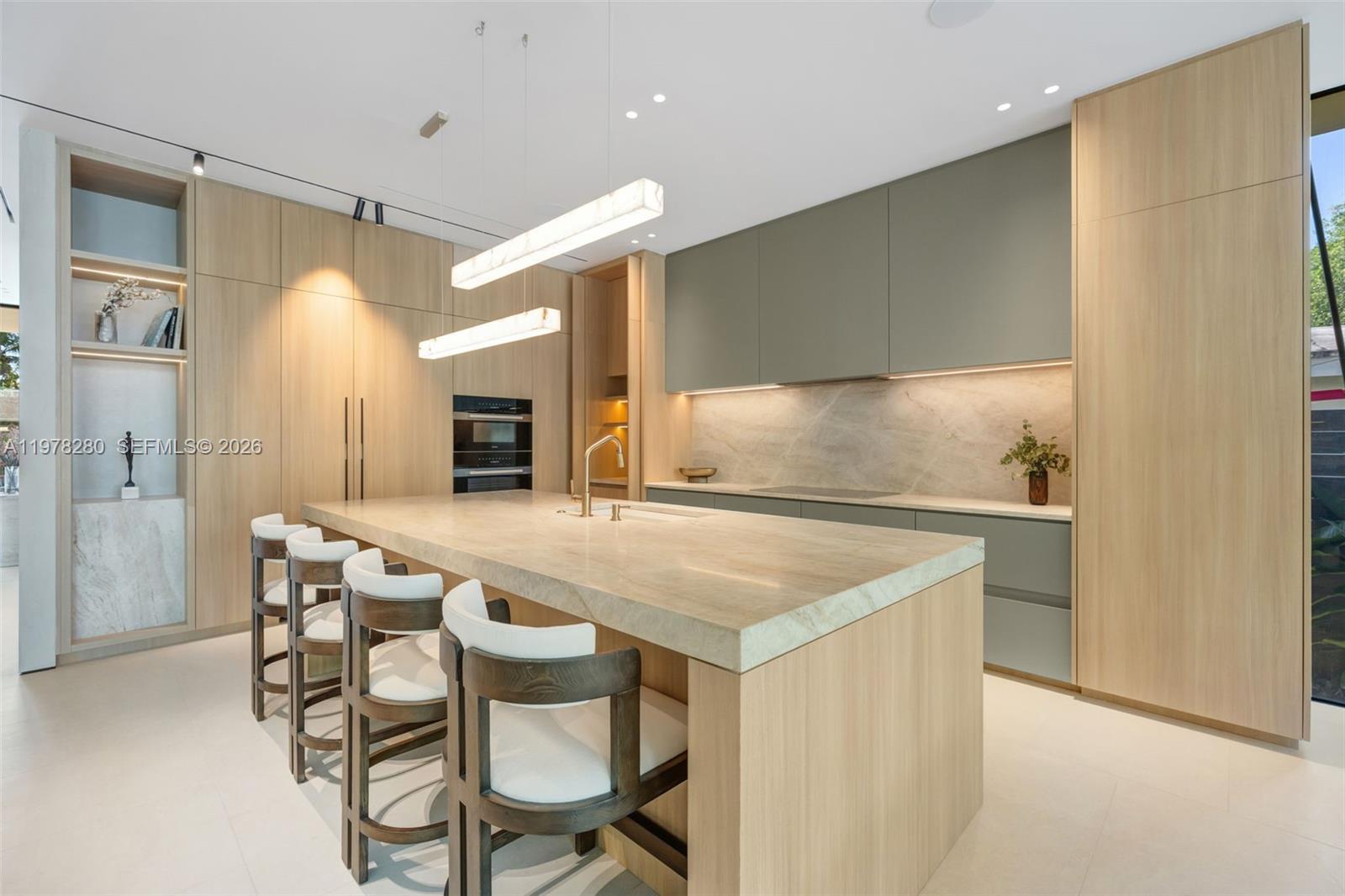 3457 Oak Ave Miami, FL 33133