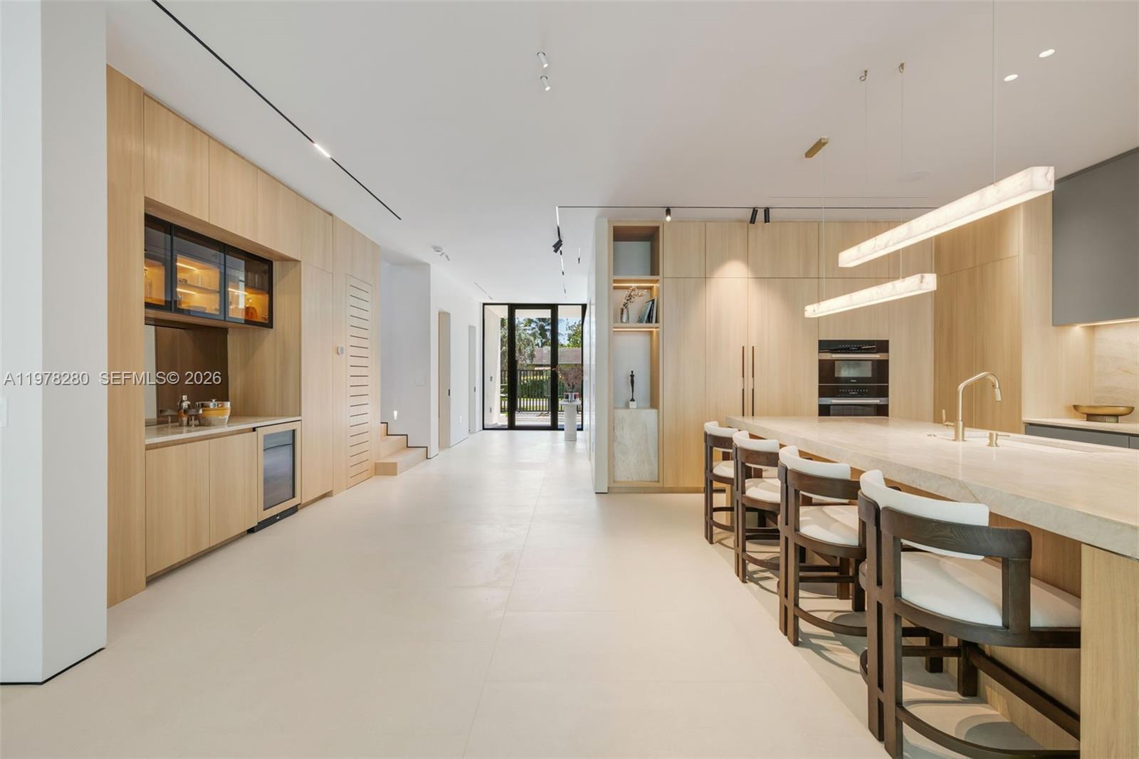 3457 Oak Ave Miami, FL 33133