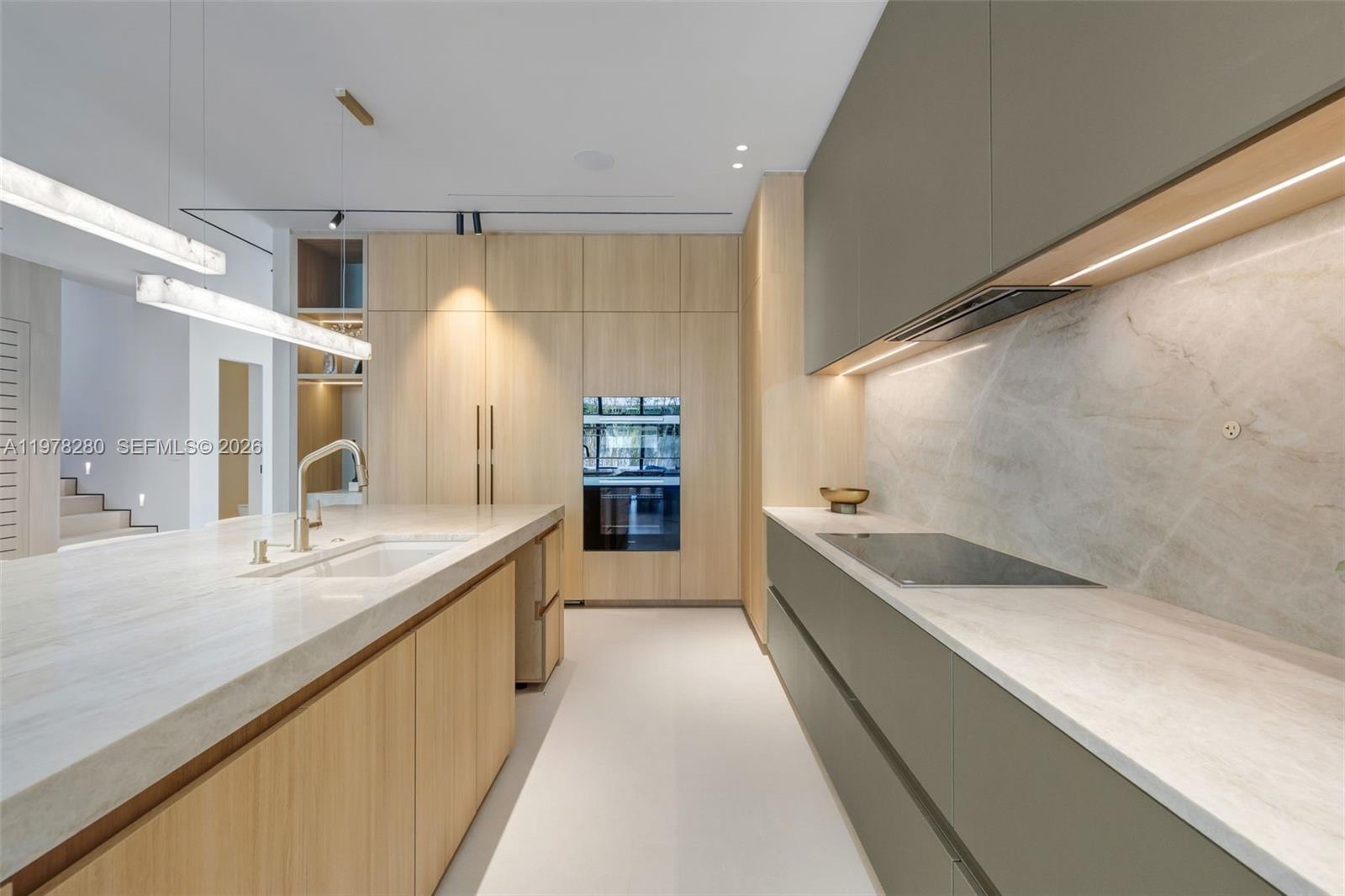 3457 Oak Ave Miami, FL 33133