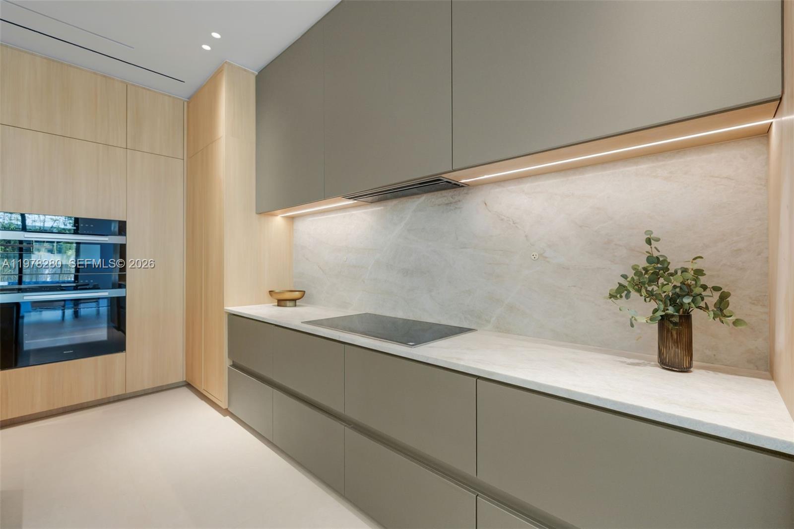 3457 Oak Ave Miami, FL 33133