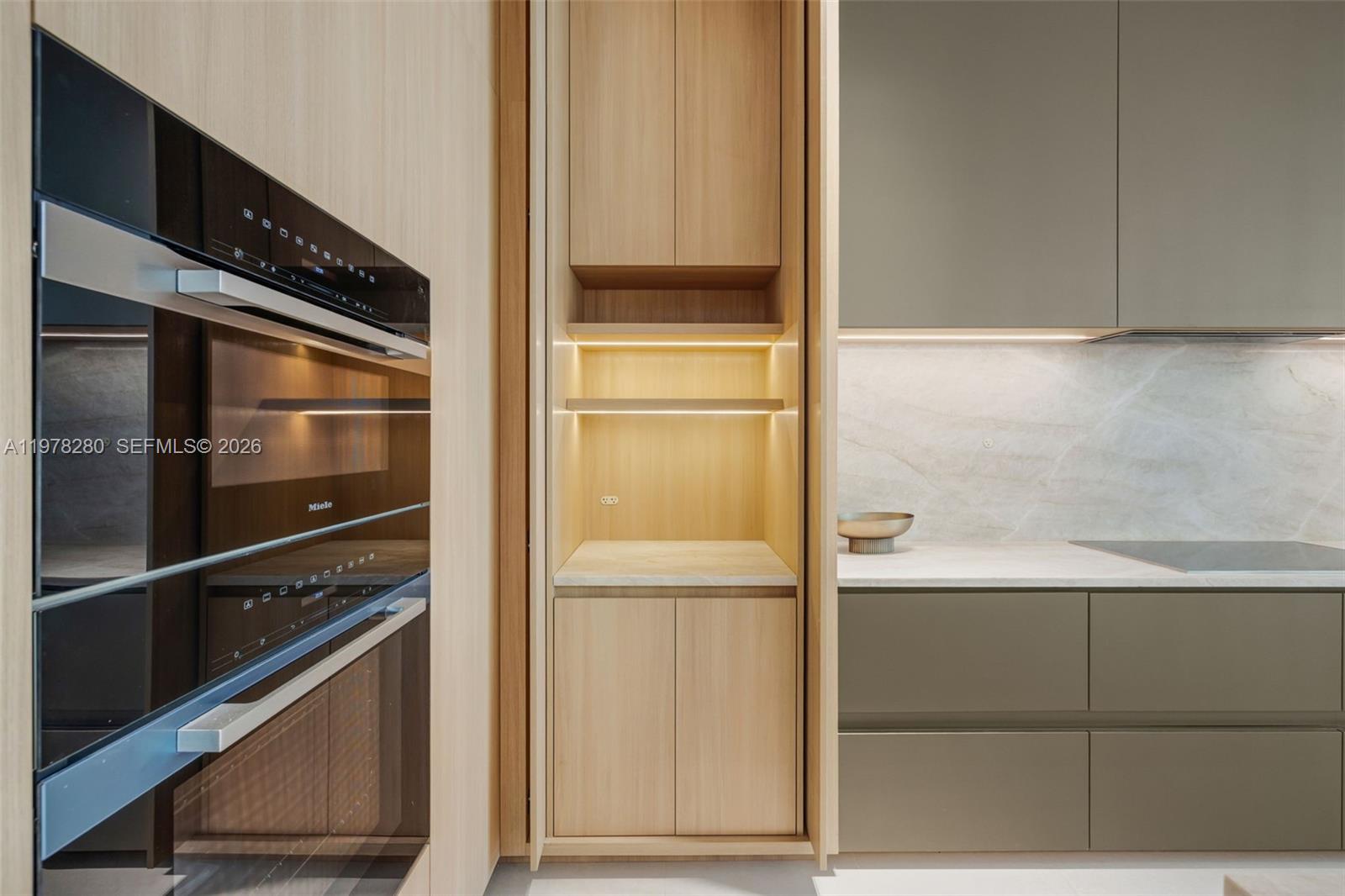 3457 Oak Ave Miami, FL 33133