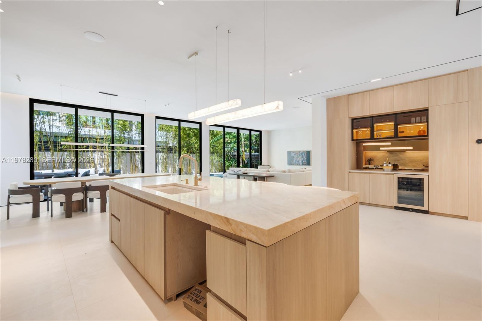 3457 Oak Ave Miami, FL 33133