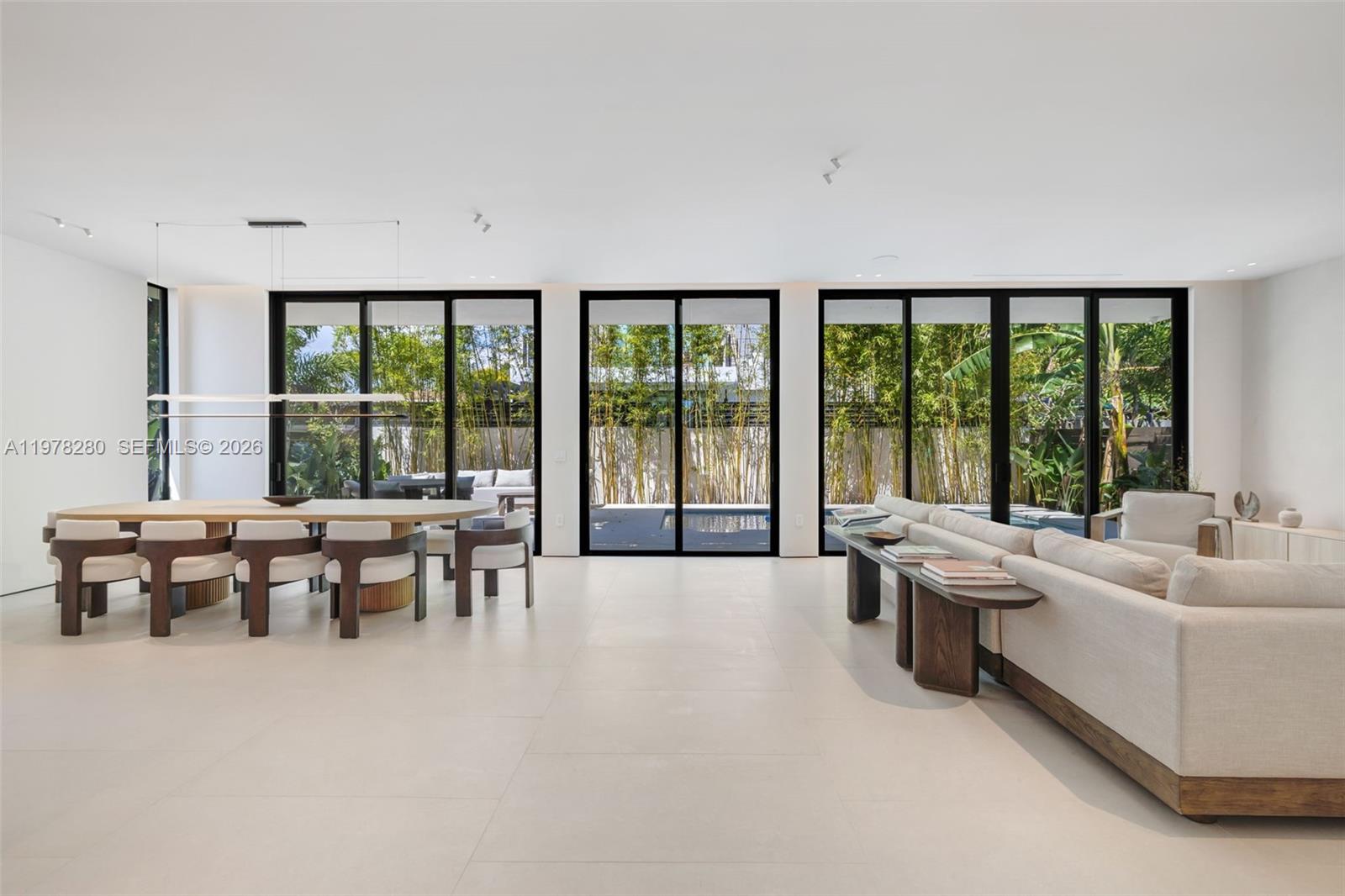 3457 Oak Ave Miami, FL 33133