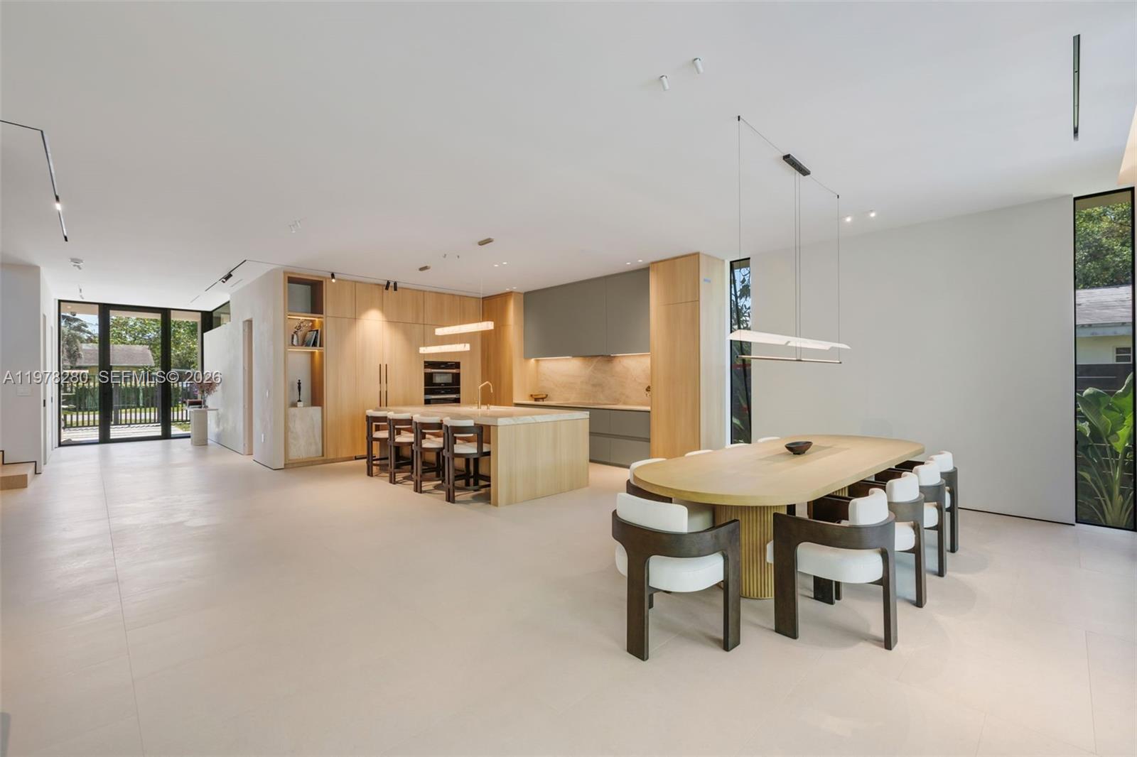 3457 Oak Ave Miami, FL 33133