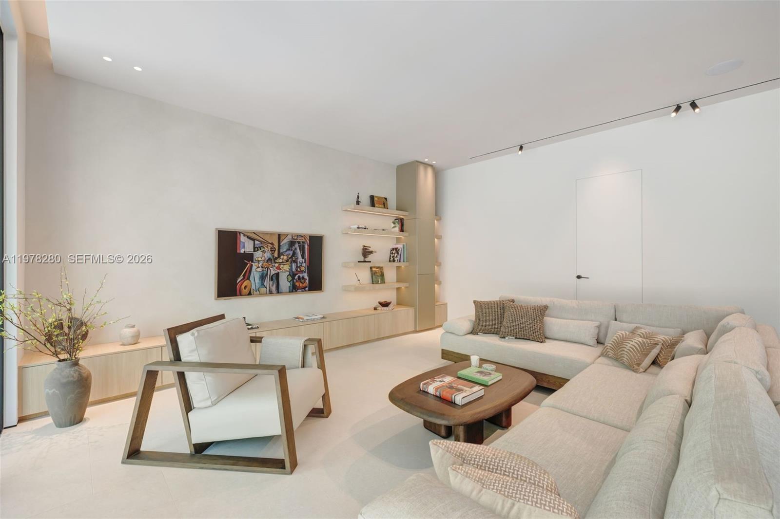 3457 Oak Ave Miami, FL 33133