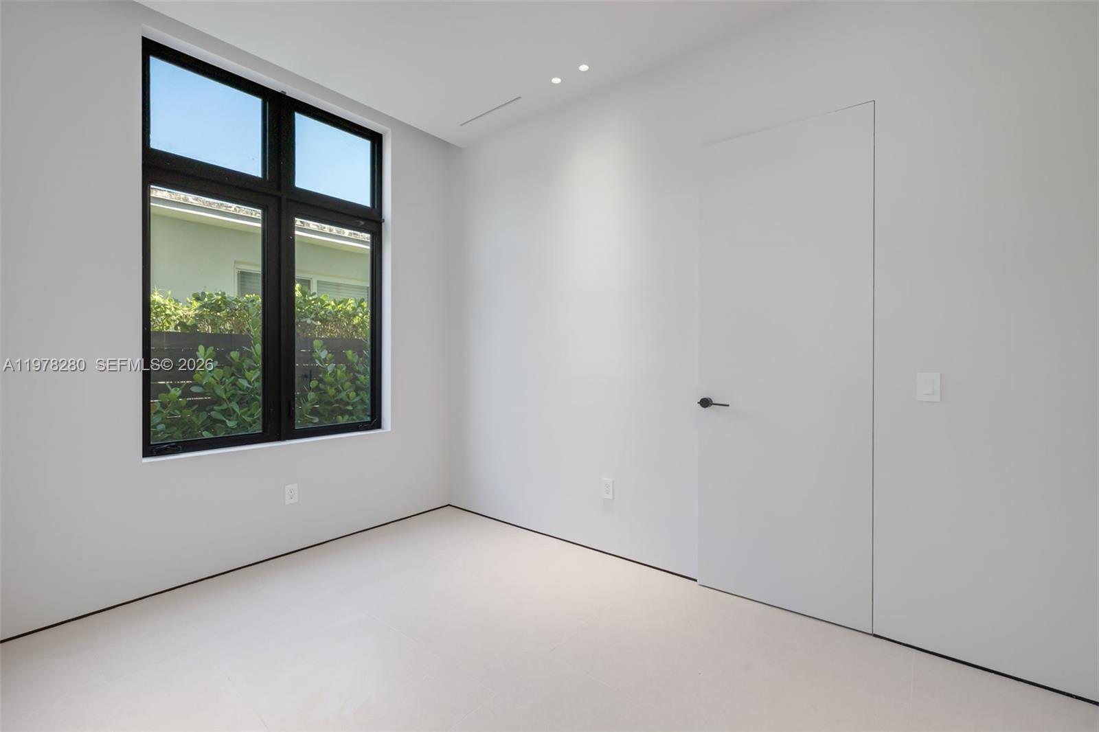 3457 Oak Ave Miami, FL 33133