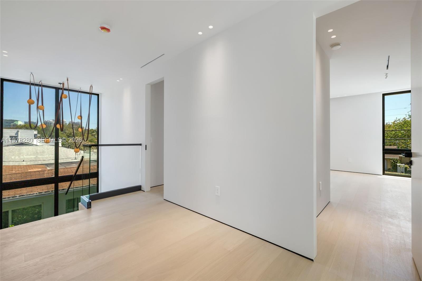 3457 Oak Ave Miami, FL 33133