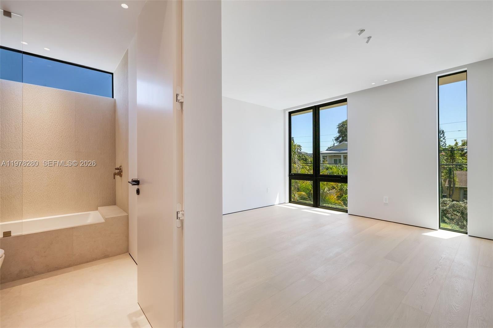 3457 Oak Ave Miami, FL 33133