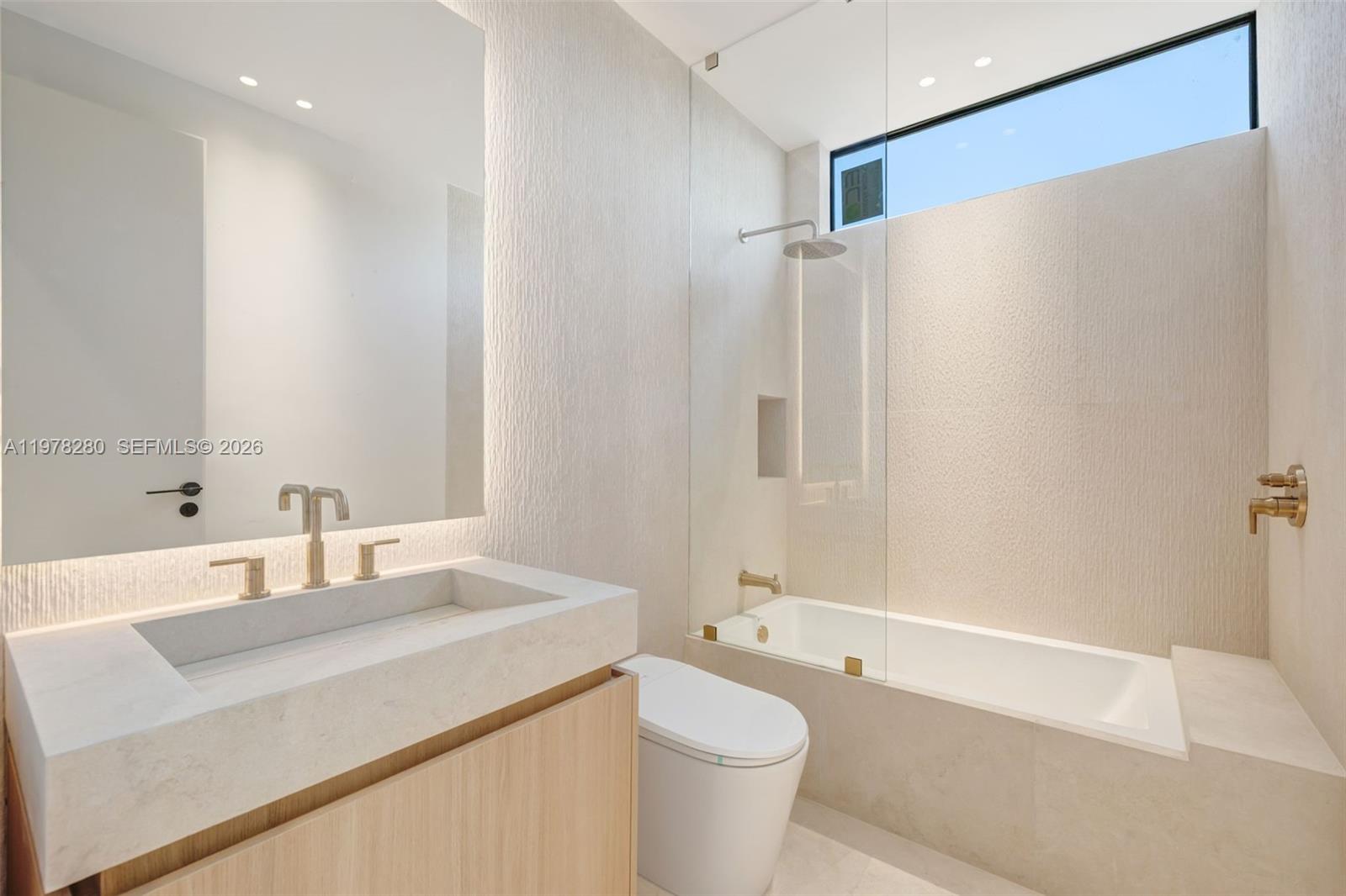 3457 Oak Ave Miami, FL 33133