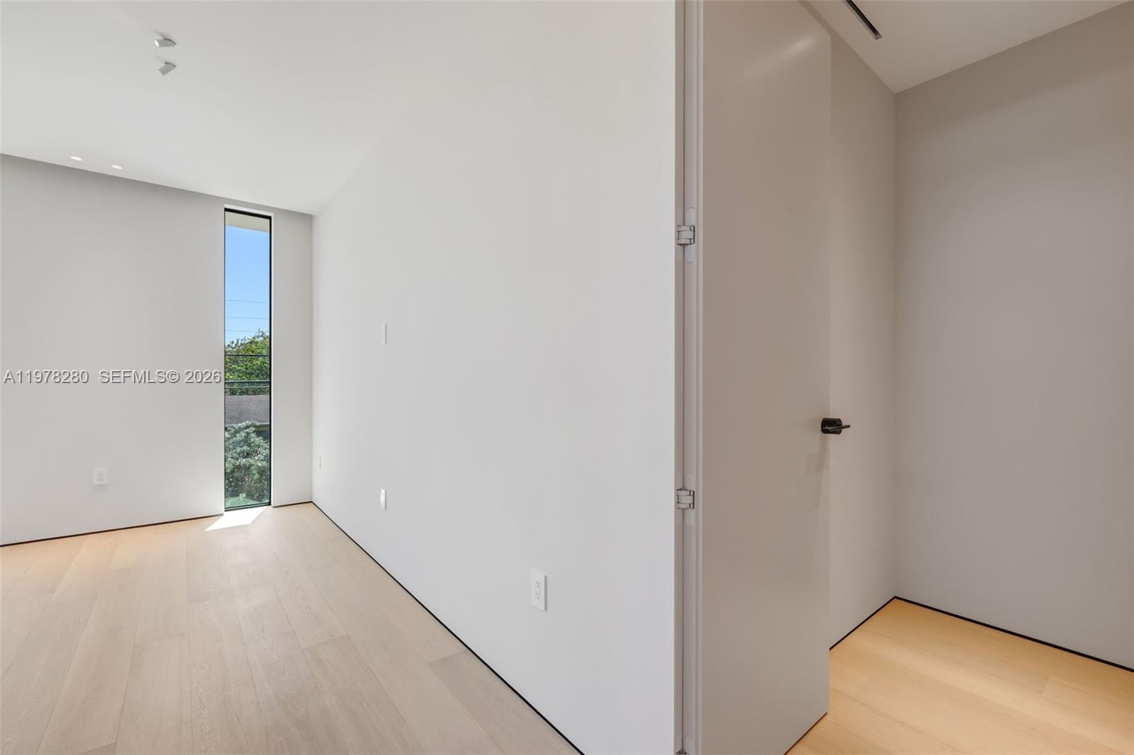 3457 Oak Ave Miami, FL 33133