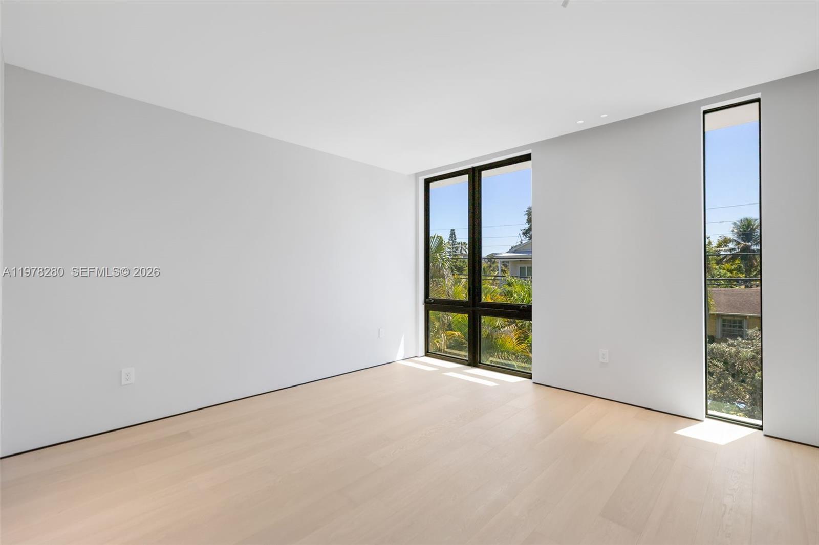 3457 Oak Ave Miami, FL 33133