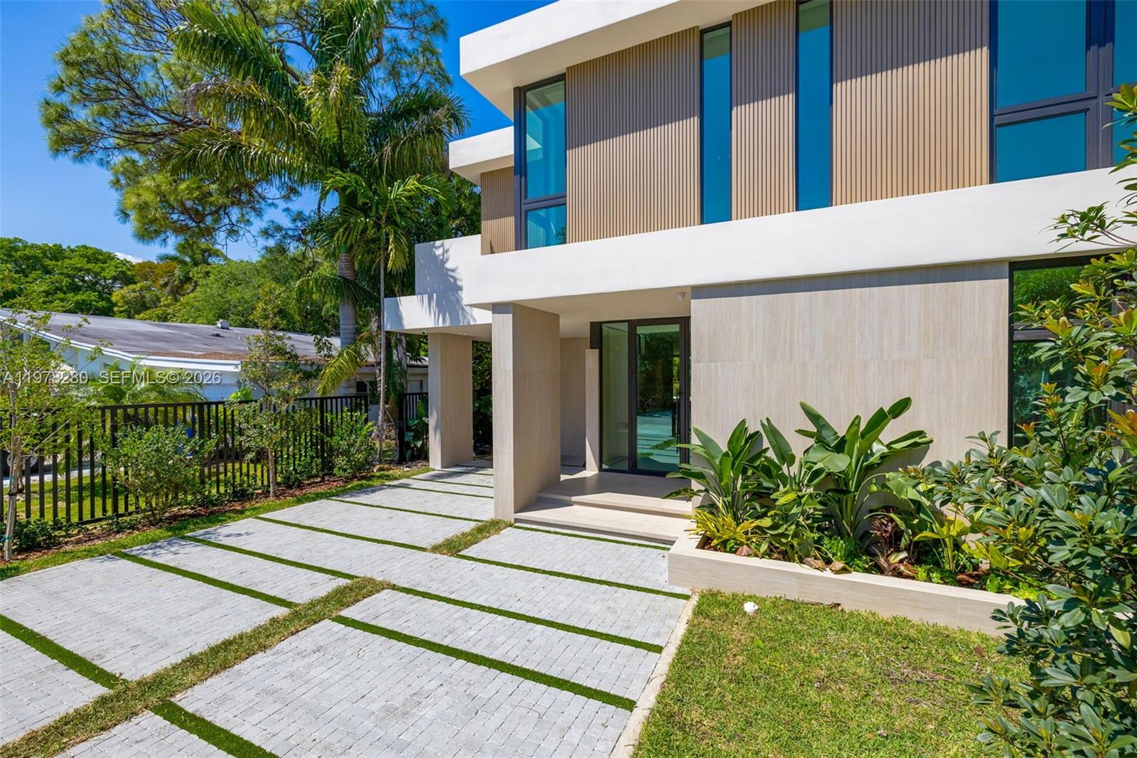 3457 Oak Ave Miami, FL 33133