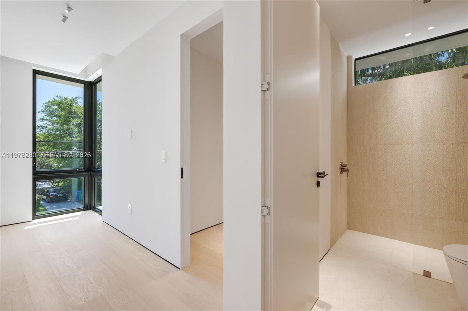 3457 Oak Ave Miami, FL 33133