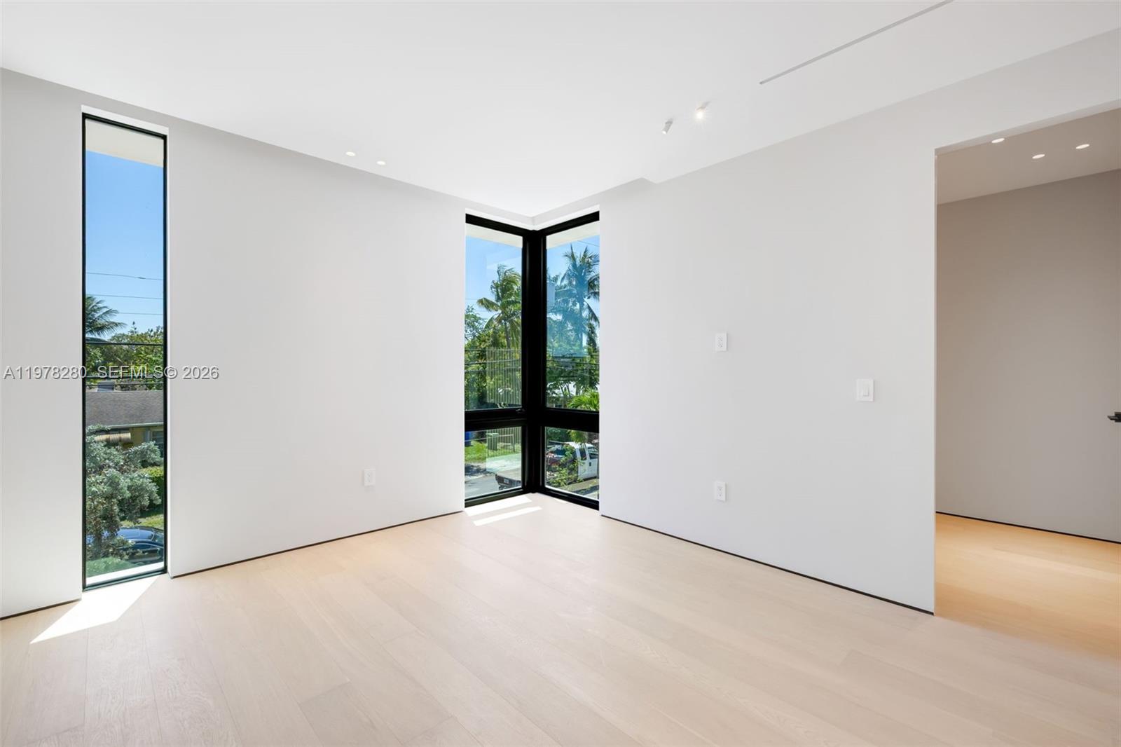 3457 Oak Ave Miami, FL 33133