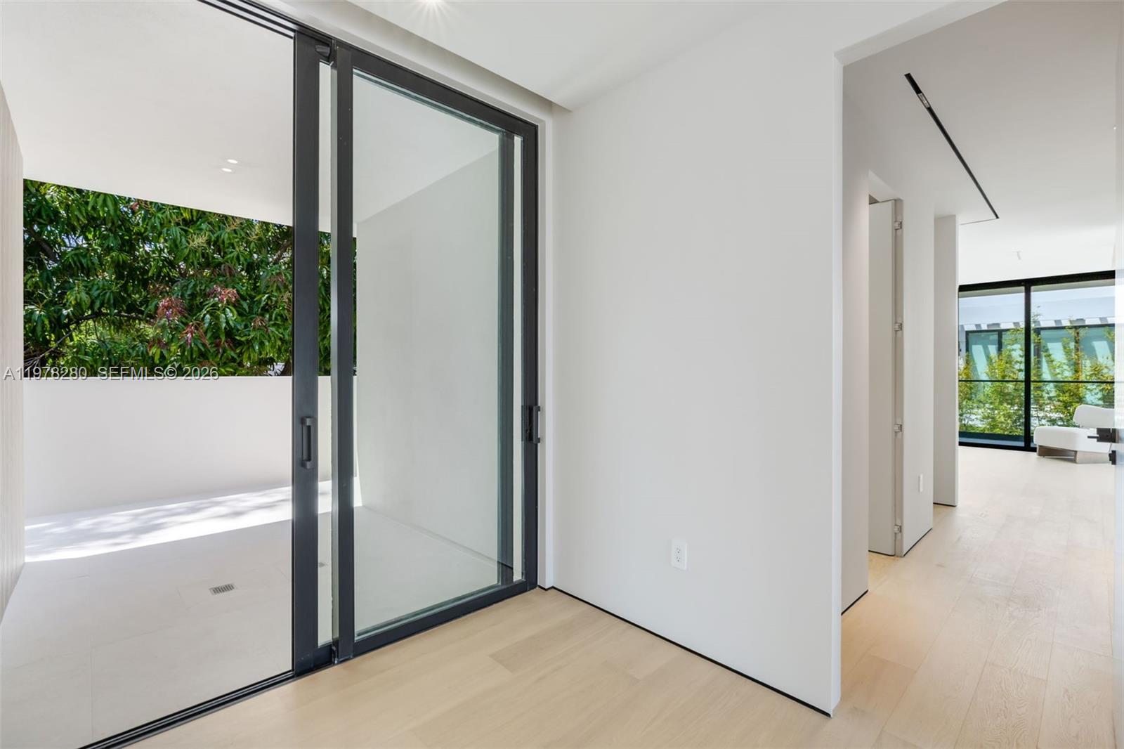 3457 Oak Ave Miami, FL 33133