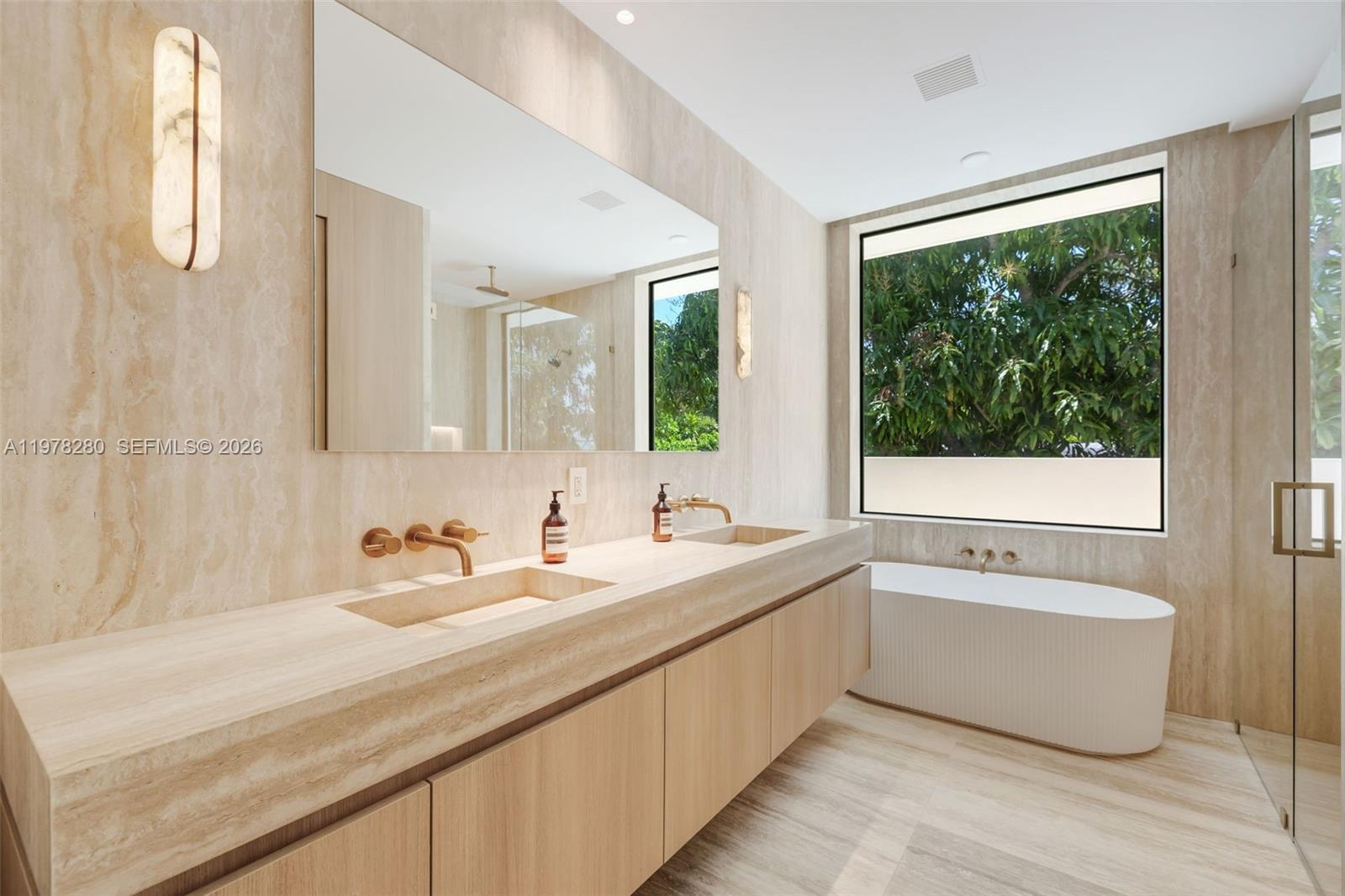 3457 Oak Ave Miami, FL 33133