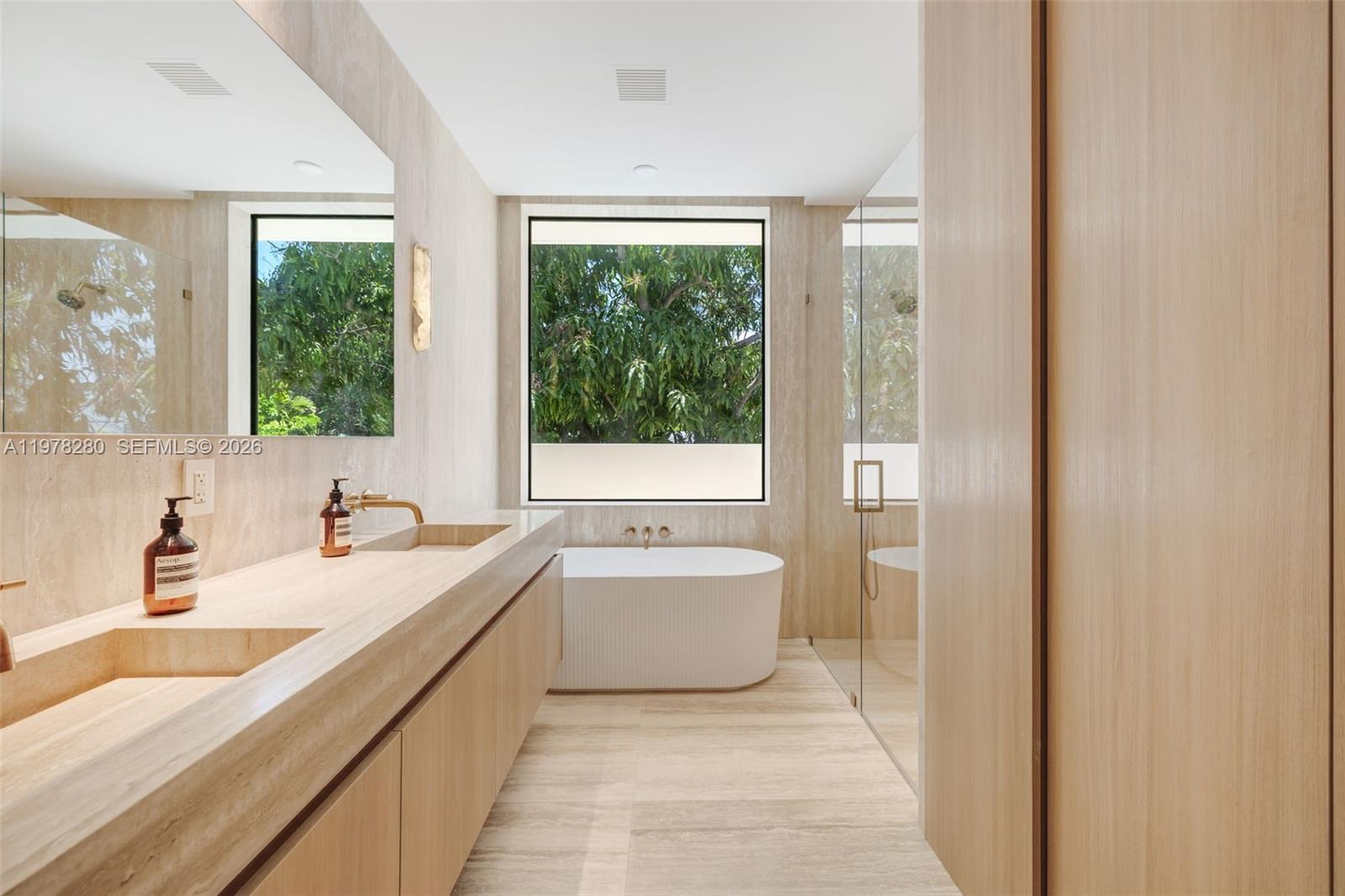 3457 Oak Ave Miami, FL 33133