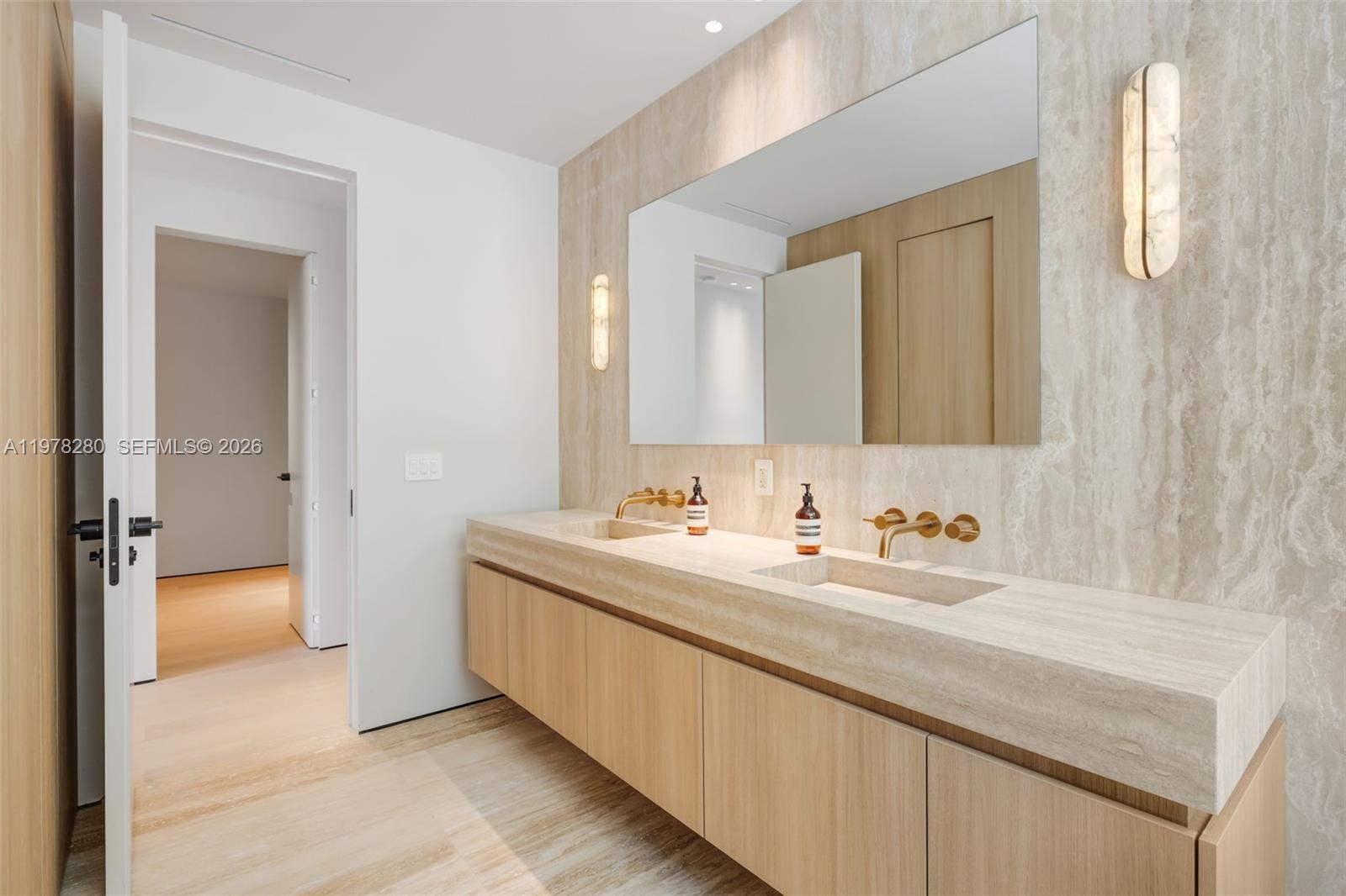 3457 Oak Ave Miami, FL 33133