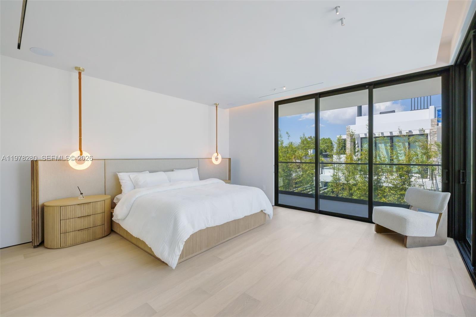 3457 Oak Ave Miami, FL 33133