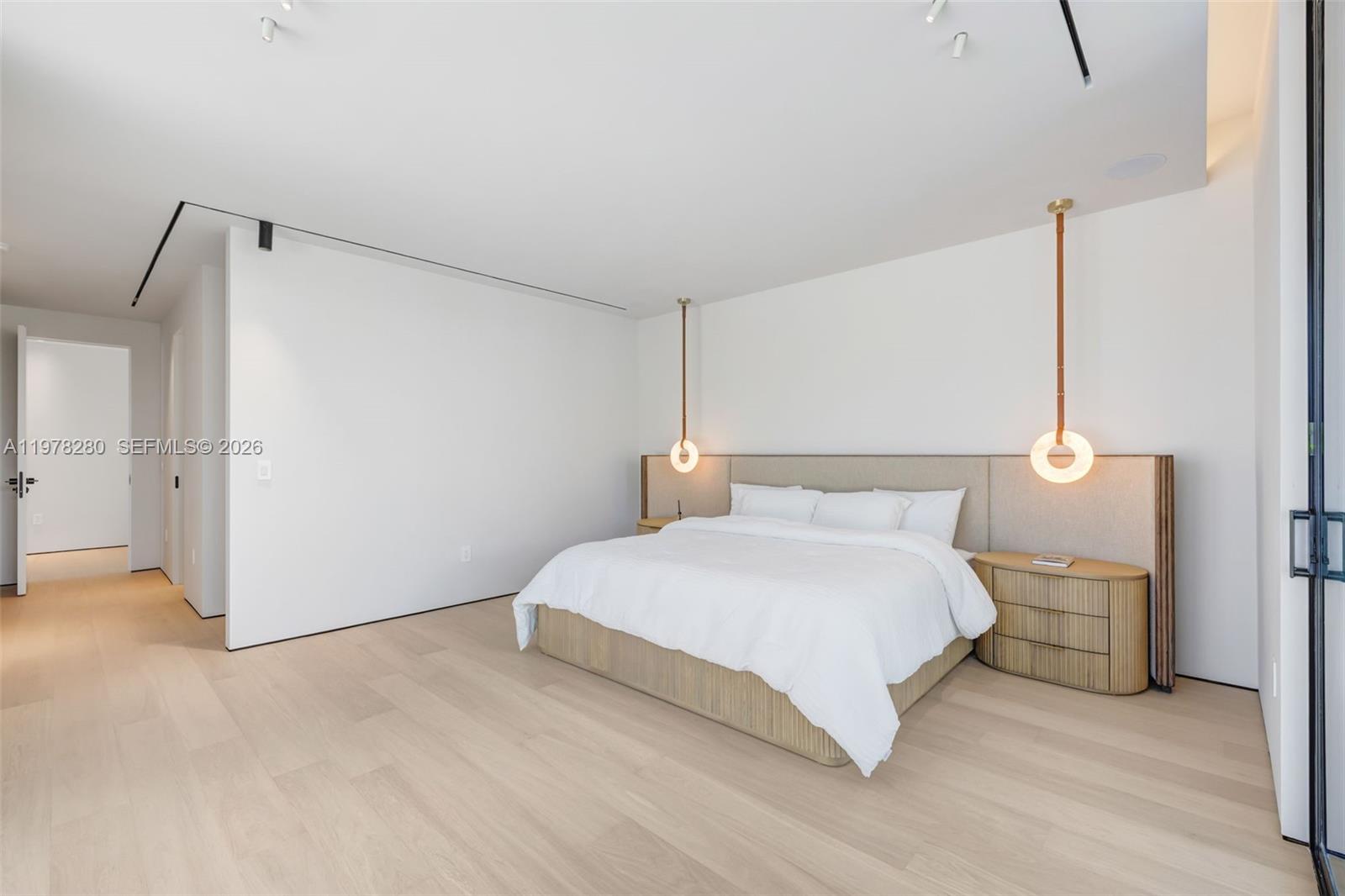 3457 Oak Ave Miami, FL 33133