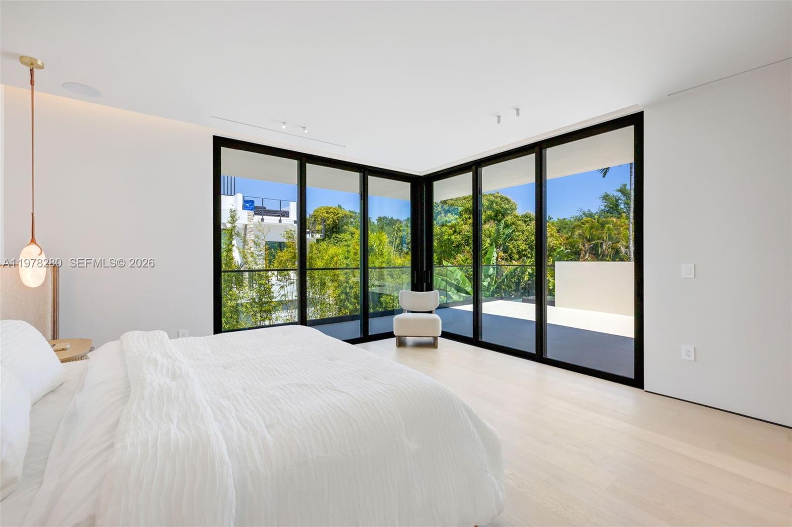 3457 Oak Ave Miami, FL 33133