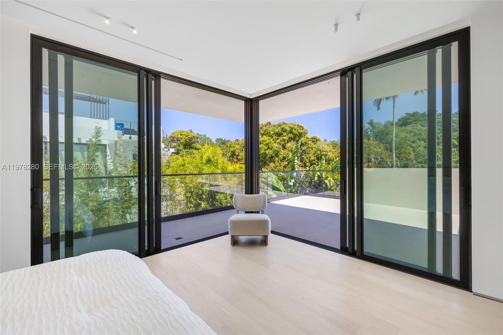 3457 Oak Ave Miami, FL 33133