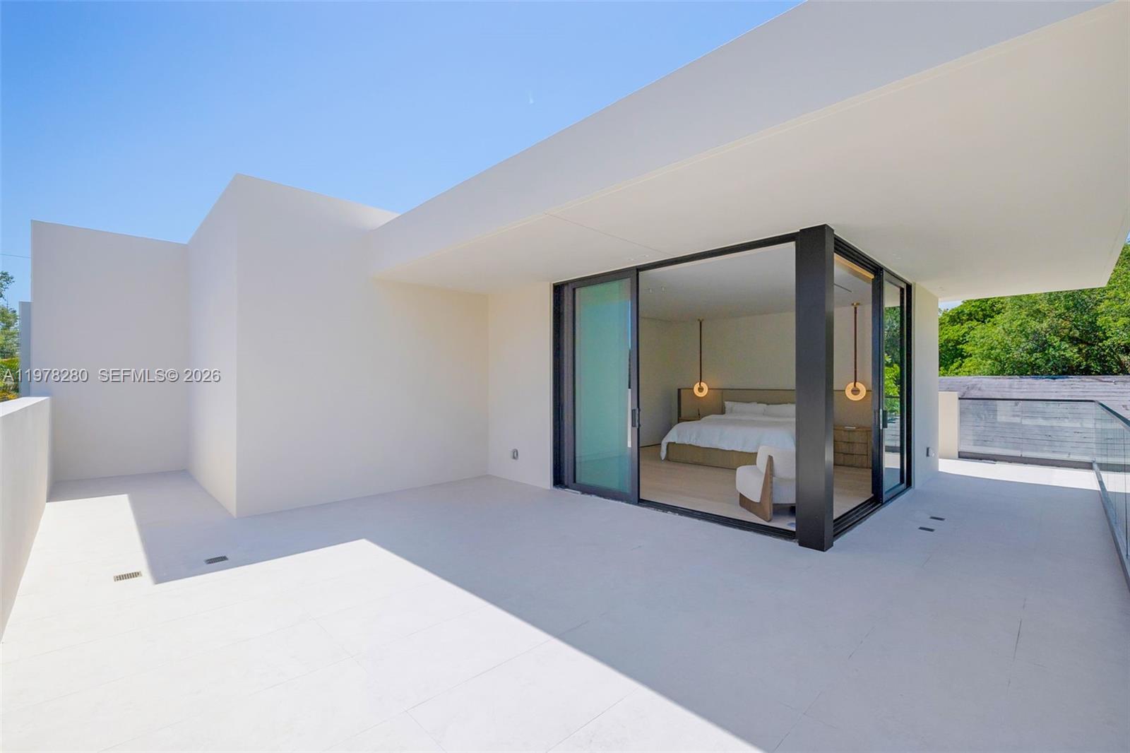 3457 Oak Ave Miami, FL 33133