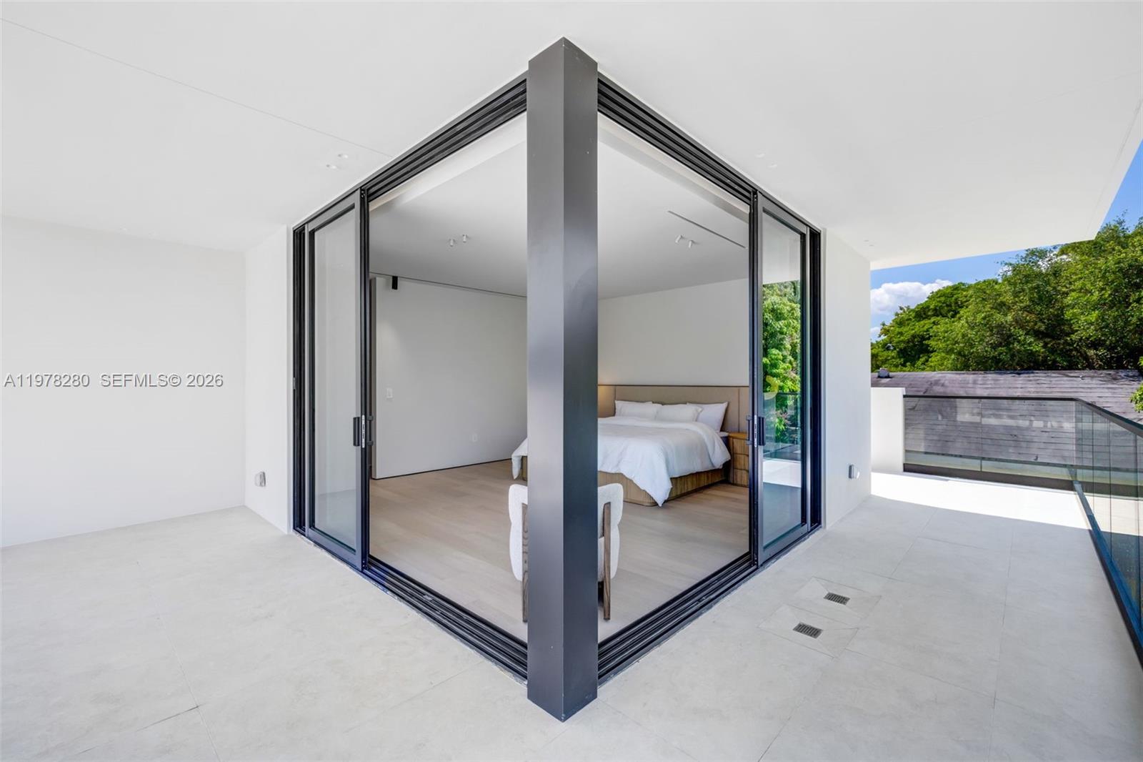 3457 Oak Ave Miami, FL 33133