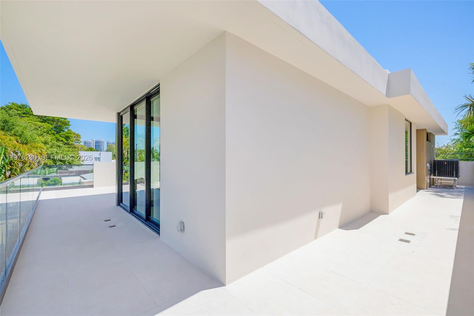 3457 Oak Ave Miami, FL 33133