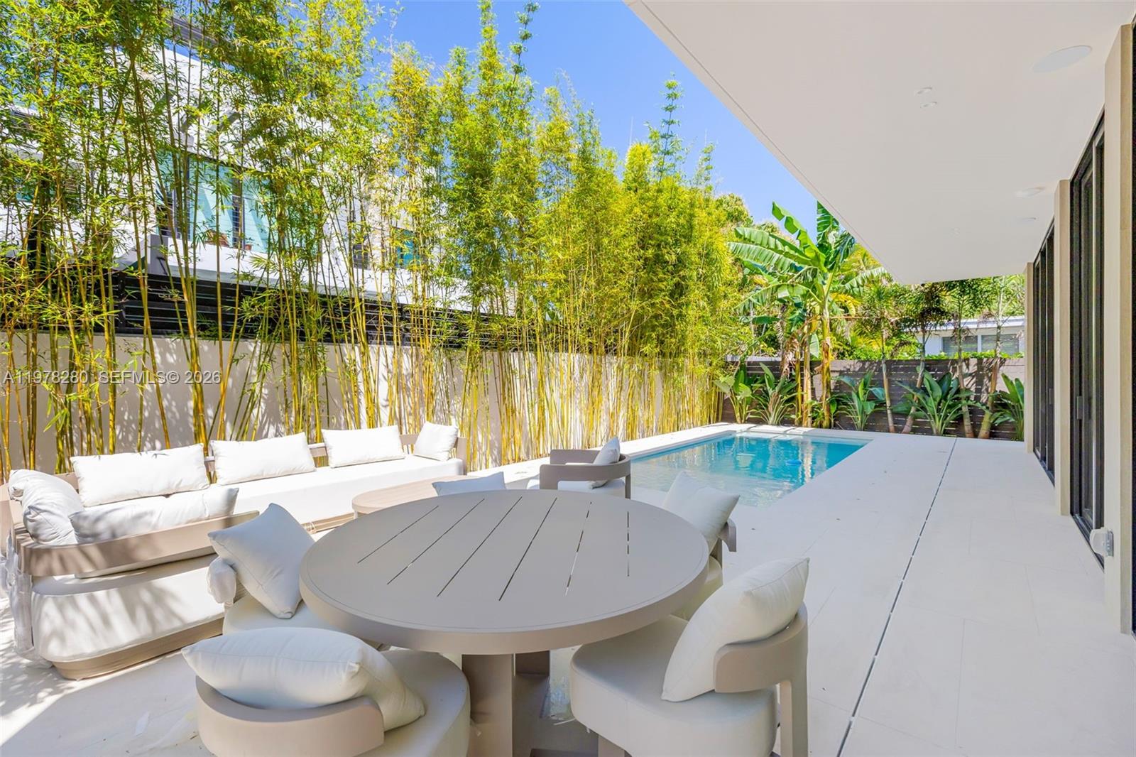 3457 Oak Ave Miami, FL 33133