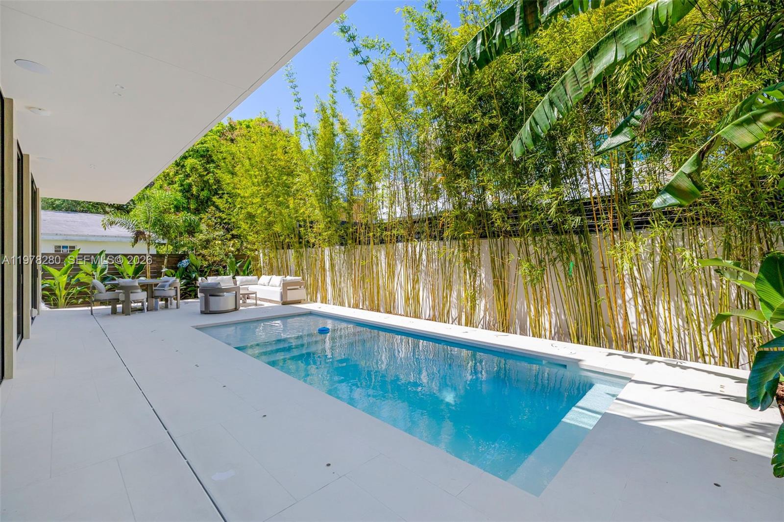 3457 Oak Ave Miami, FL 33133