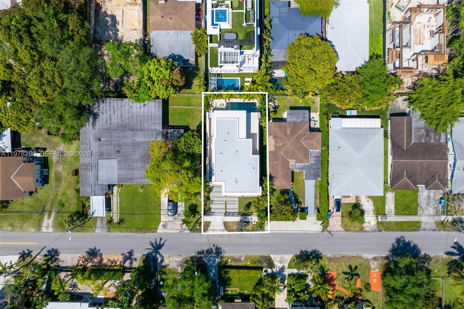 3457 Oak Ave Miami, FL 33133