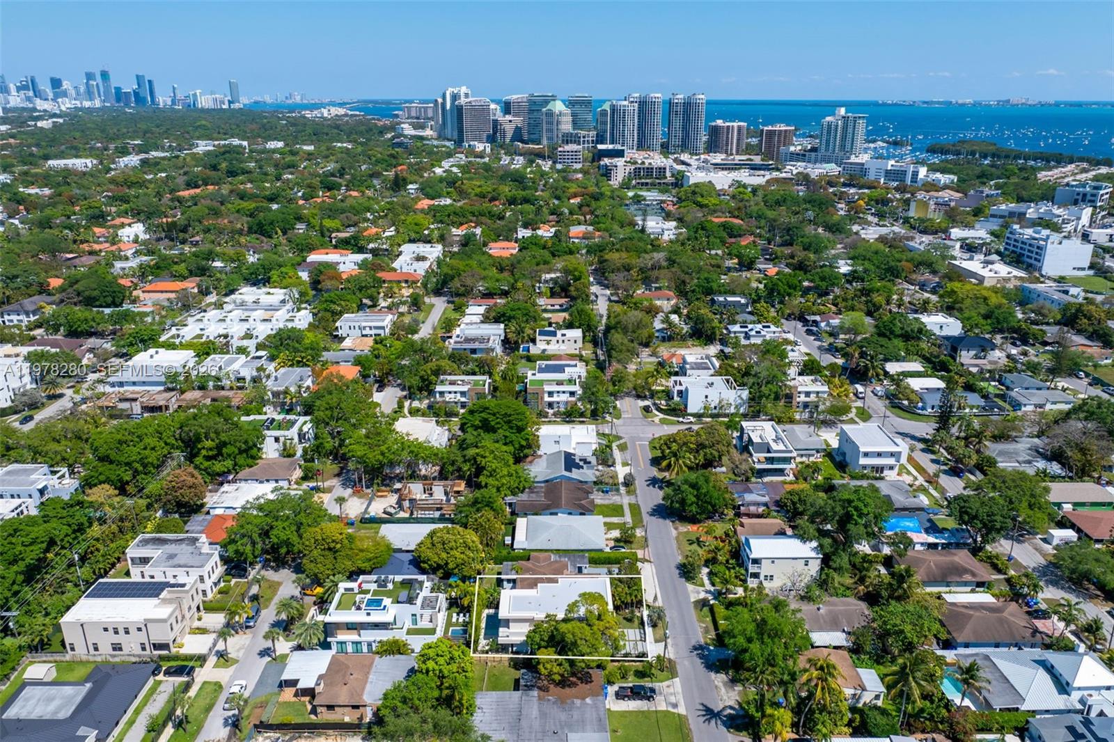 3457 Oak Ave Miami, FL 33133